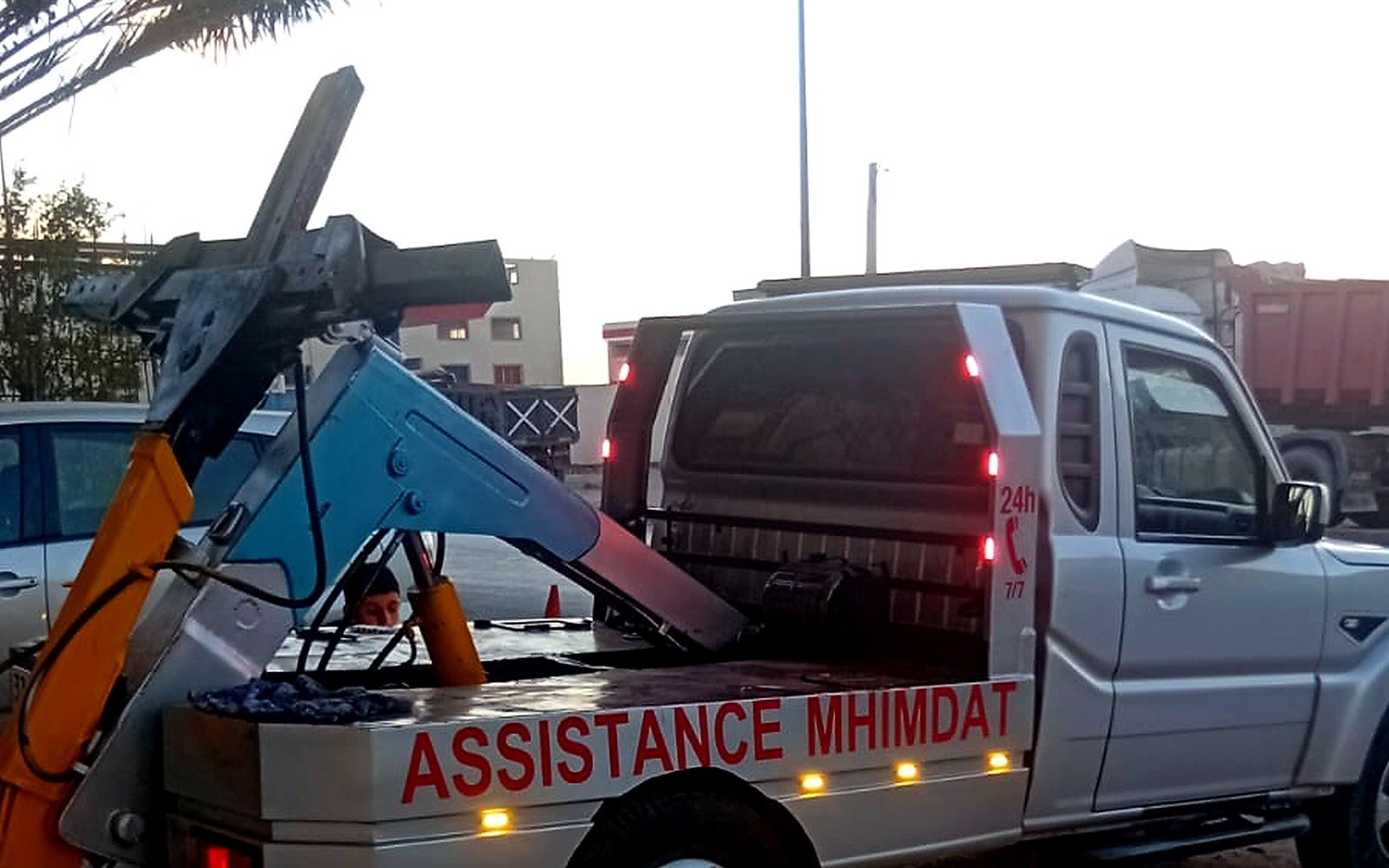 Dépanneuse compacte à bras arrière pour ruelles étroites de Marrakech